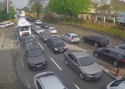 Pojačana frekvencija vozila na većini puteva i graničnim prelazima