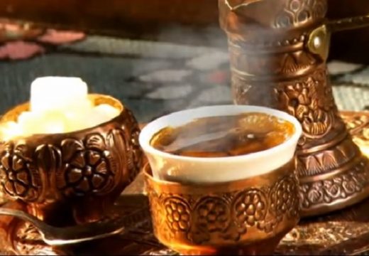 Da li je ispijanje kafe prije doručka štetno po organizam?