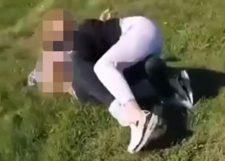 Djevojčice se krvnički tukle, vršnjaci navijali (Video)