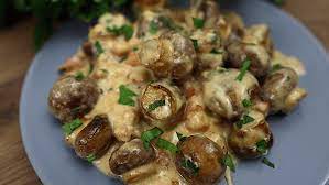 Pečurke sa slaninom u sosu od sira i vina:Preukusno i aromatično jelo idealno za večeru