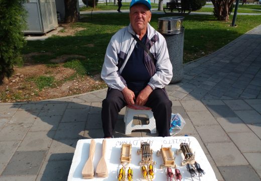 Rezbarijama od drveta dopunjuje penziju