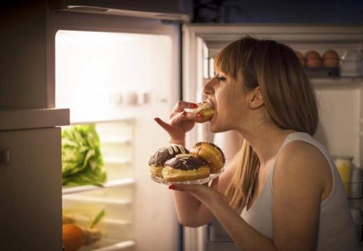 Šta se dešava sa vašim tijelom ako jedete poslije sedam uveče