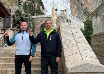 Pješačili 400 kilometara da bi se poklonili Vasiliju Ostroškom