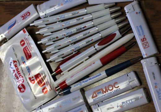 Ćorave kutije i neparni opanci