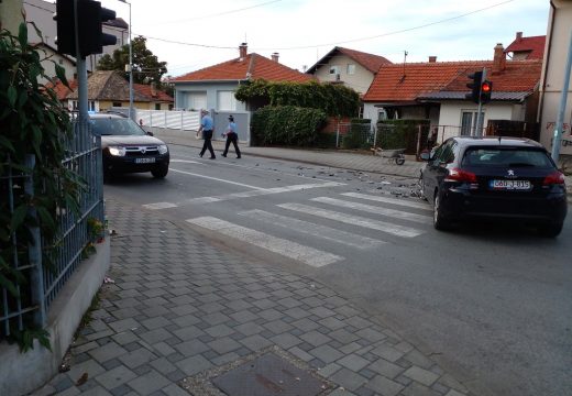 Bijeljina: Povrijeđen vozač “pežoa” (Foto)