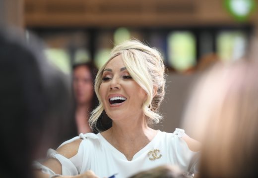 „Lepa Brena za četiri osobe“: Za doček Nove godine uz pjevačicu morate da izdvojite pravo bogatstvo