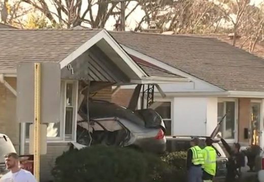 Poginuo bračni par kada su se hondom zabili u kuću (VIDEO)