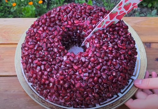 Napravite “garnetnu ogrlicu” salatu