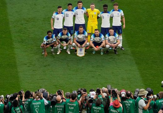 „Bože, spasi kraljicu… ovaj kralja“, engleski fudbaleri zaboravili da imaju novog monarha