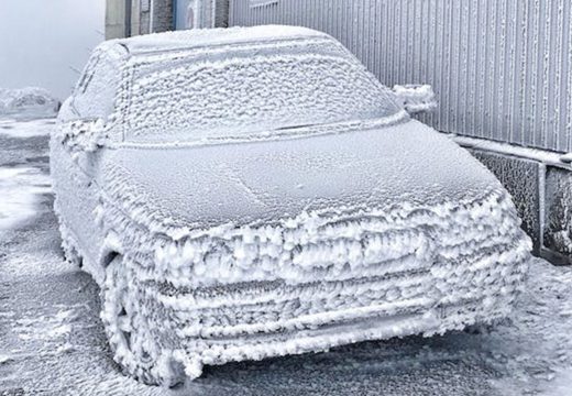 Trik kako ujutro ukloniti led sa stakla na vozilu za 10 sekundi