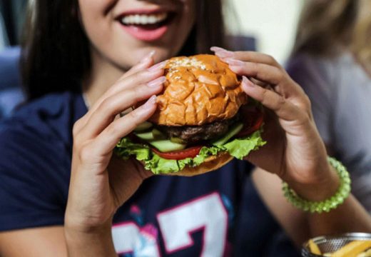 Ne jedite “s nogu” ako ne želite mentalne probleme