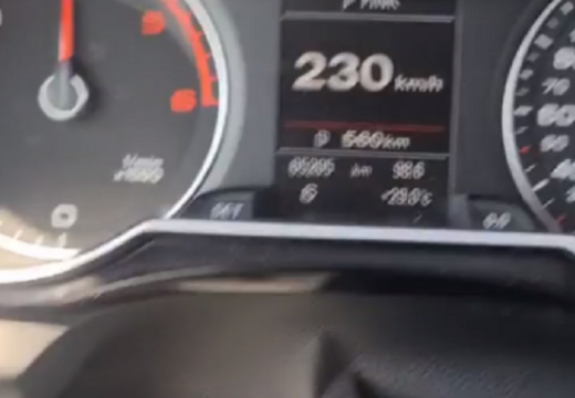 Muškarac pijan i bez vozačke vozio 233 kilometra na čas