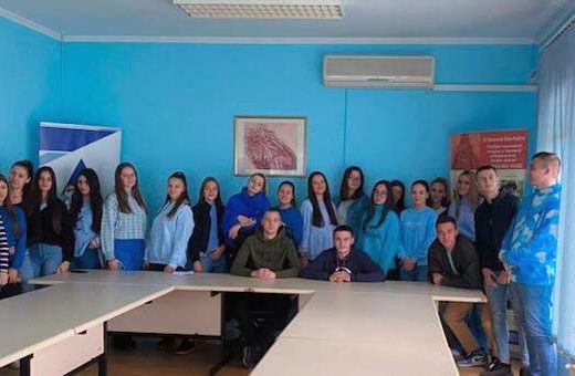 Ekonomska škola u Bijeljini dala podršku kampanji “Obojimo svijet u plavo”