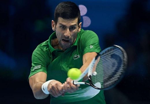 Sjajni Đoković savladao Cicipasa na startu završnog mastersa (Video)