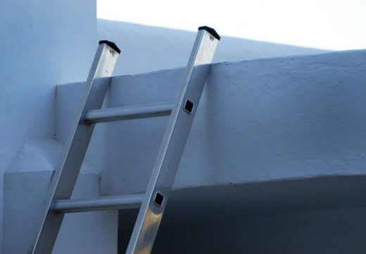 Zvornik: Muškarac povrijeđen u padu sa merdevina