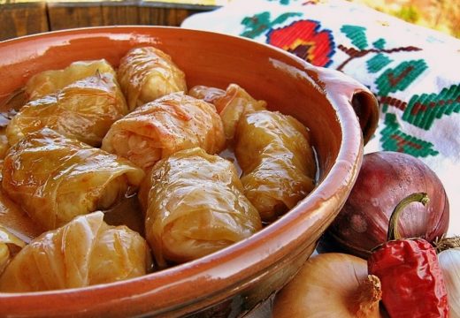 Posne sarme,idealne i za slavu: Napunite ih lososom i orasima, a onda zalijte aromatičnim prelivom