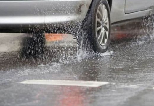 Vozači,oprez: Voda i odroni na pojedinim dionicama