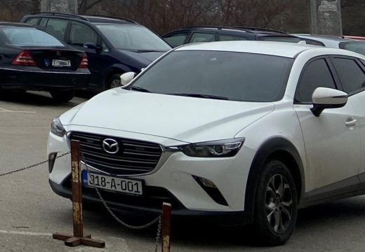 Javna tajna MUP-a ZDK: Ko su vozači iza zatamnjenog stakla policijskog vozila 001?