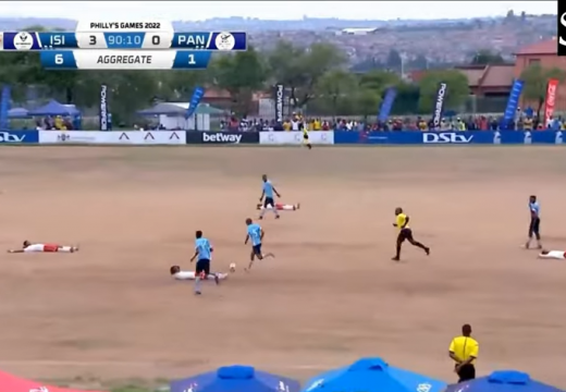 Najbizarnija situacija godine, svi legli da protivnik postigne pogodak  (VIDEO)