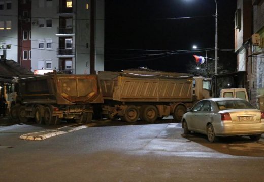 Vučić najavio uklanjanje barikada na Kosovu