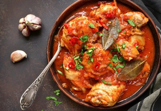 Predlog za danas: Piletina u paradajz sosu