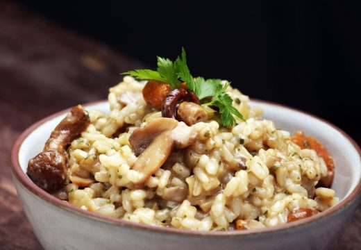 Rižoto sa mljevenim mesom i pečurkama:Nikad ukusnije jelo, a priprema baš laka (VIDEO)