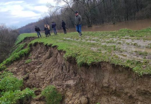 Situacija u Kozarskoj Dubici bolja: Voda se povlači, ukinuta vanredna situacija (FOTO)