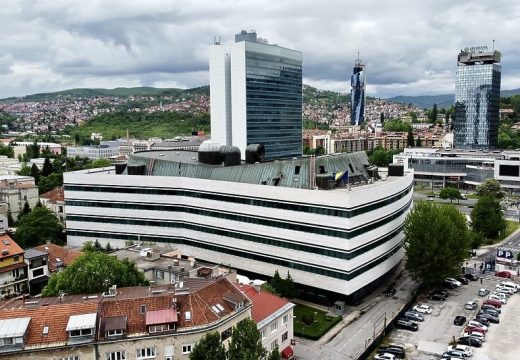 Političarima se smiješi drastično povećanje plata