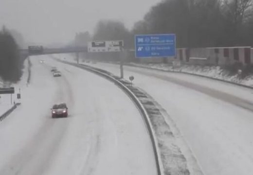 „Crni led“ izazvao brojne nesreće: Izdata ozbiljna upozorenja, otkazuje se nastava u školama, ima mrtvih