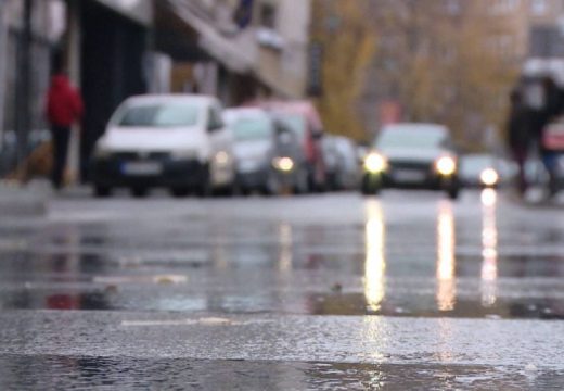 Kolovozi mokri i klizavi: Zbog snijega je usporeno odvijanje saobraćaja