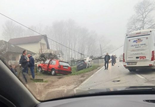 Dva automobila završila u kanalu, nije poznato ima li povrijeđenih