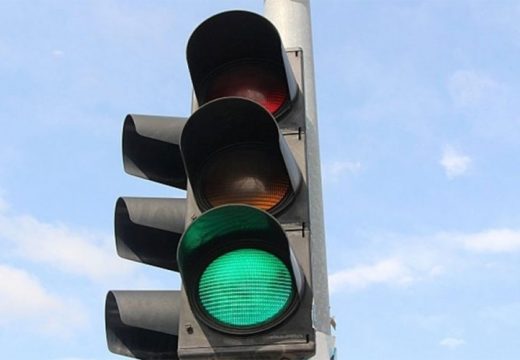 Znate li kada su nastali semafori i zašto baš crvena, žuta i zelena boja?