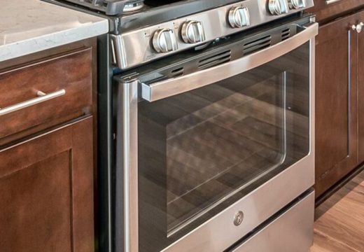 Trik za savršeno čista vrata rerne