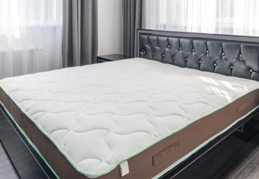 Uklonite žute mrlje i neprijatne mirise: Najbolja metoda za dubinsko čišćenje dušeka