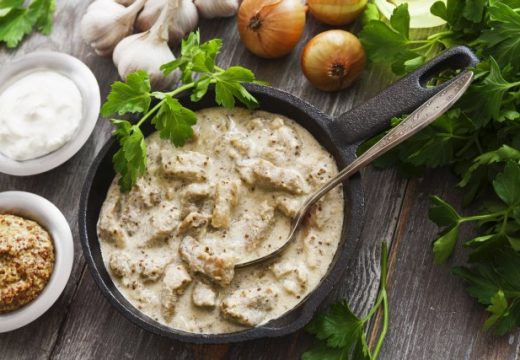 Prijedlog za danas: Recept za ukusnu piletinu u sosu od pavlake i sira