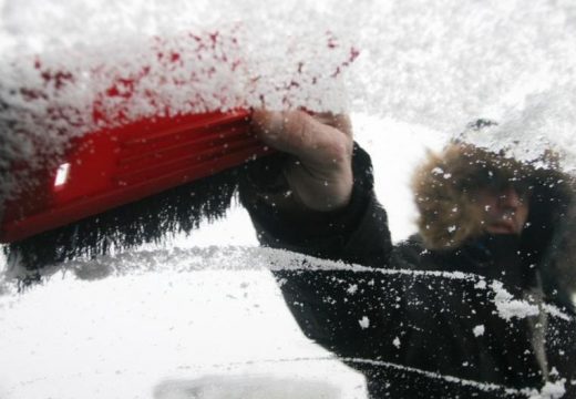 Kako očistiti zaleđeni automobil