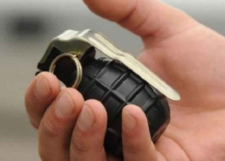 Drama u Šamcu: Bacio tri bombe na kafić i uperio zolju