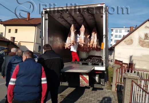 Podijeljeno 258 pečenica