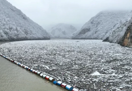 Zastrašujuće: Drinsko jezero prekriveno tonama otpada