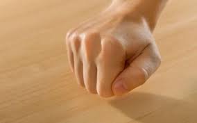 Znate li zbog čega mnogi kucaju u drvo za sreću?