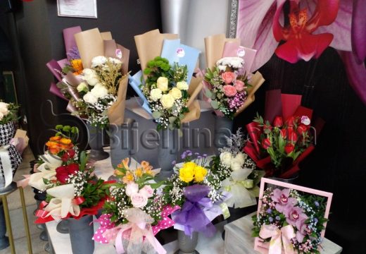 Skuplje i cvijeće u cvjećarama