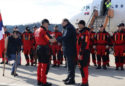 Dodik: Hrabrim spasiocima po 5.000 KM