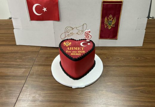 Crnogorski spasioci pripremili rođendanski poklon za dječaka kojeg su izvukli iz ruševina