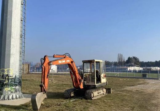 Počelo postavljanje reflektora na pomoćnom terenu FK Radnik