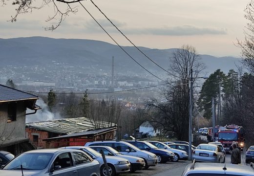 Veliki požar iznad Česme: Povrijeđena jedna osoba (Video)