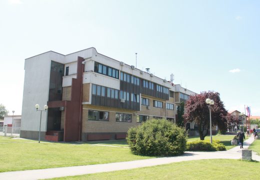 U pretresu pronađena droga: Uhapšene tri osobe zbog pucanja iz automatske puške