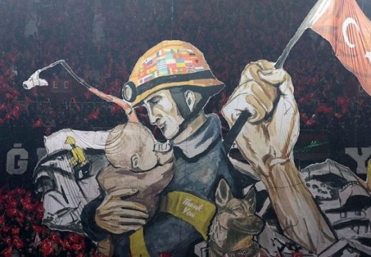 Dirljiva koreografija turskih navijača (VIDEO)