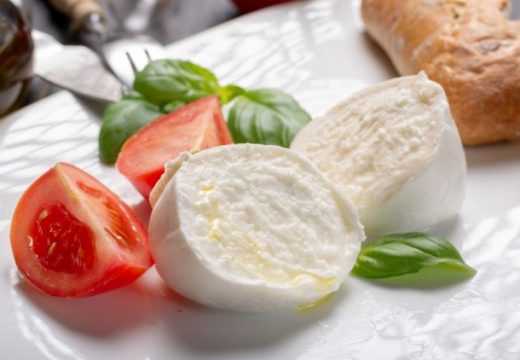 Kako se pravi DOMAĆA MOCARELA? Uz dva sastojka je napravite kod kuće