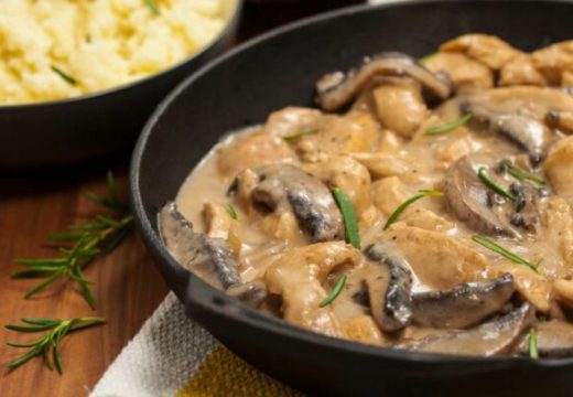 Prijedlog za danas :Pijana pileća prsa sa šampinjonima