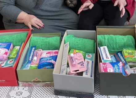 Donirajte higijenske pakete za djevojke i majke u Turskoj i Siriji
